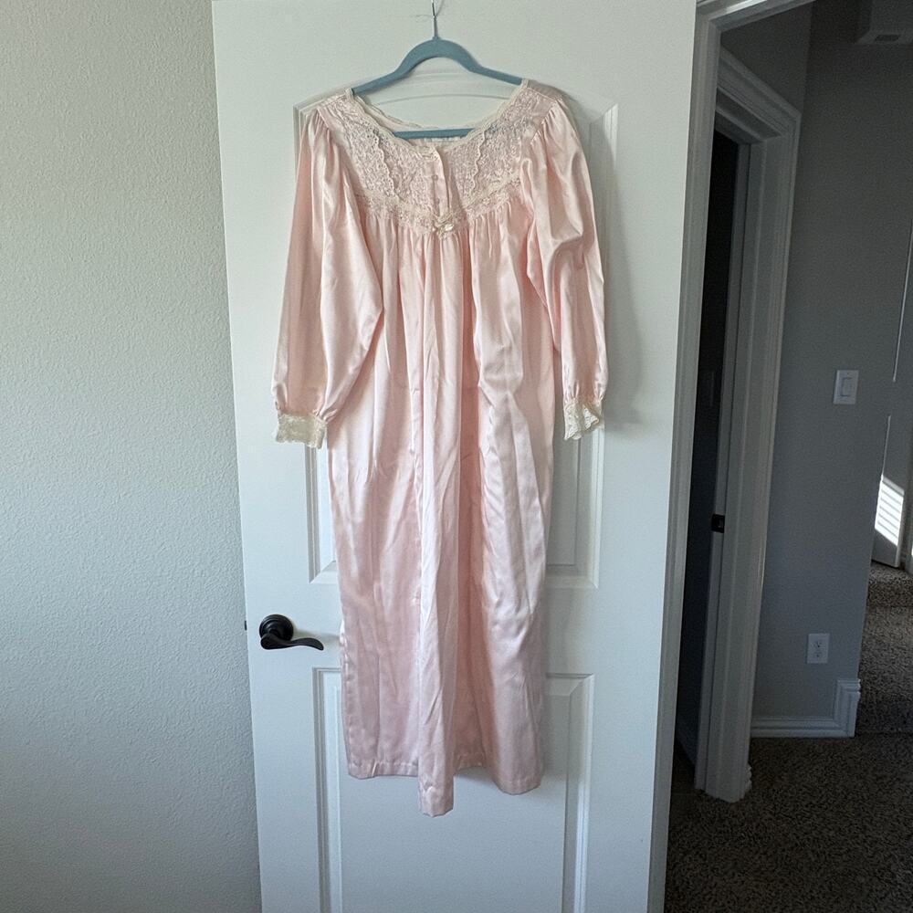 Christian Dior VTG Blush Pink Lace Fleece Nightgown Union USA Cottagecore Bridal